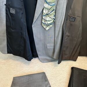 Two for one men’s suits! With a coordinating tie. Retired lawyer clearing out!